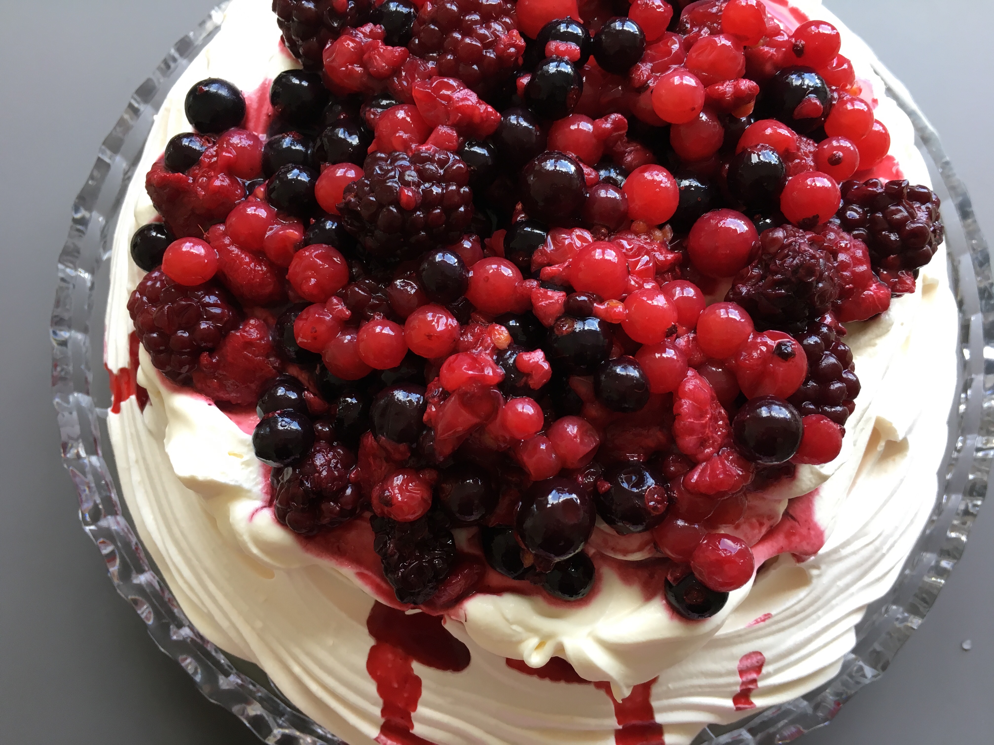 Summer fruit meringue pavlova