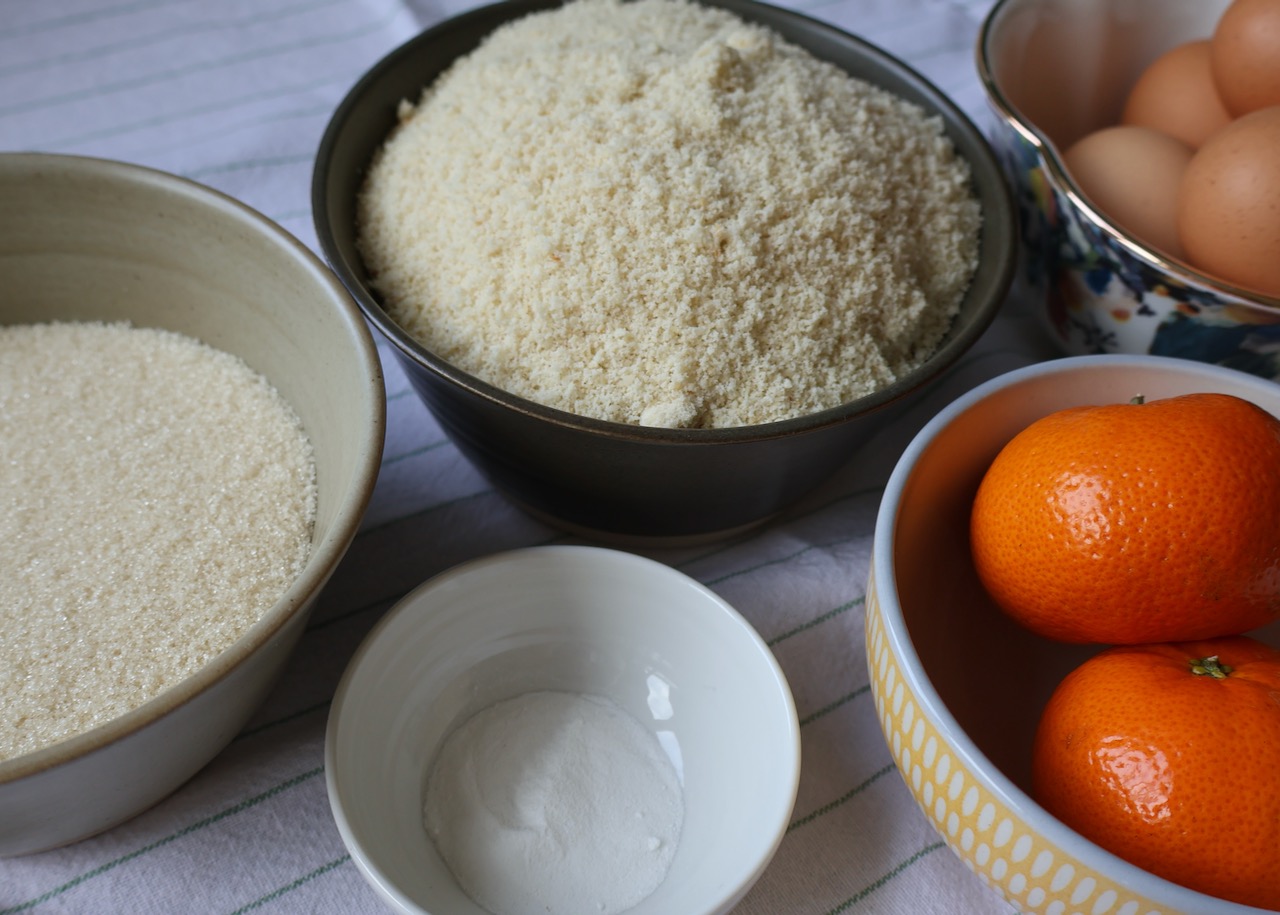 Ingredients for boiled clementine cake 
