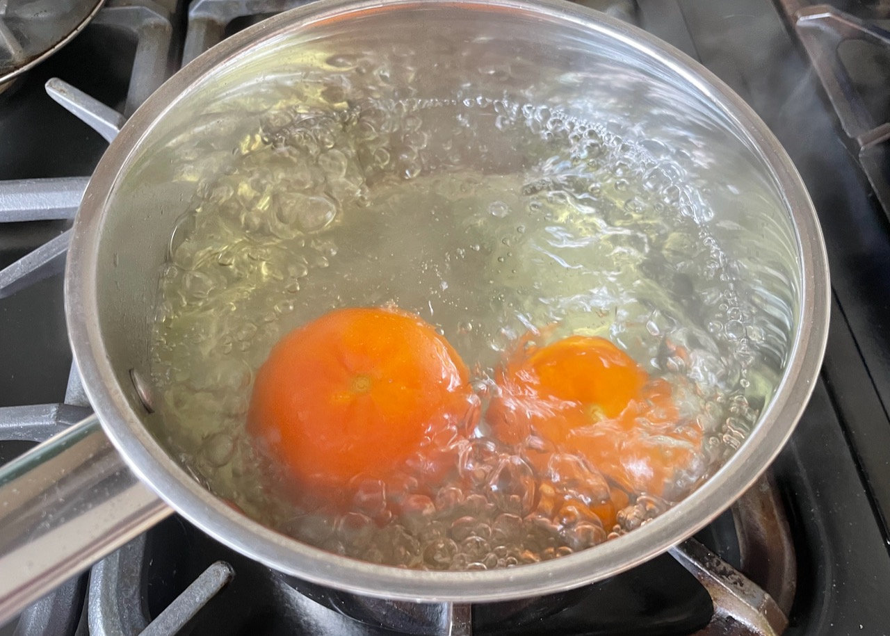 2 satsumas in boiling water